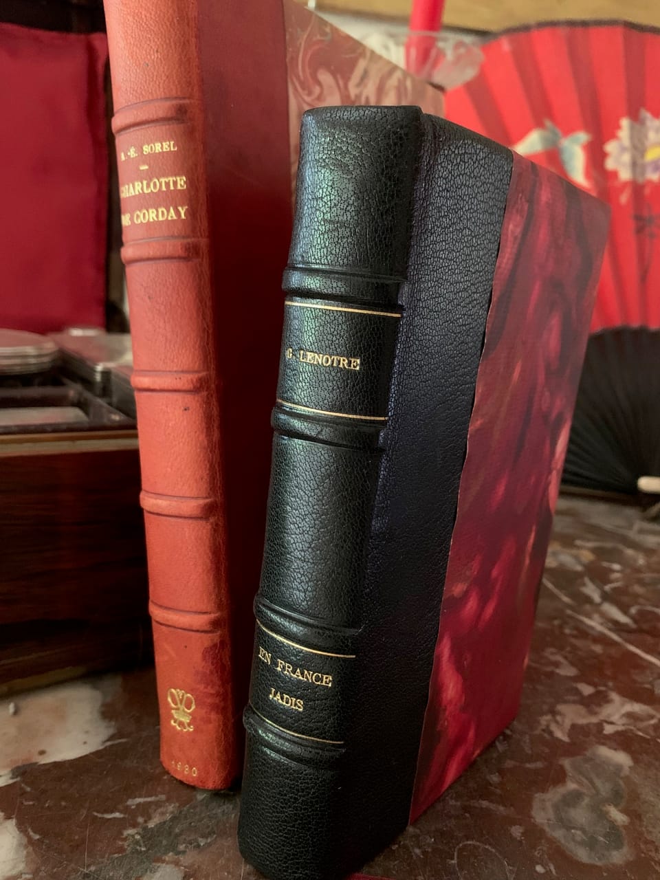 Dénicher un vieux livre dans la bibliothèque des mes parents…